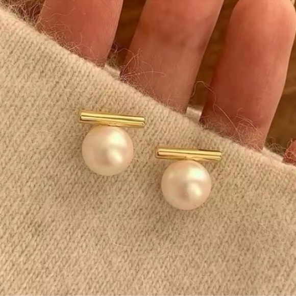 Anthropologie Petite Bianco Pearl Gold Bar Earrings - Picture 2 of 5